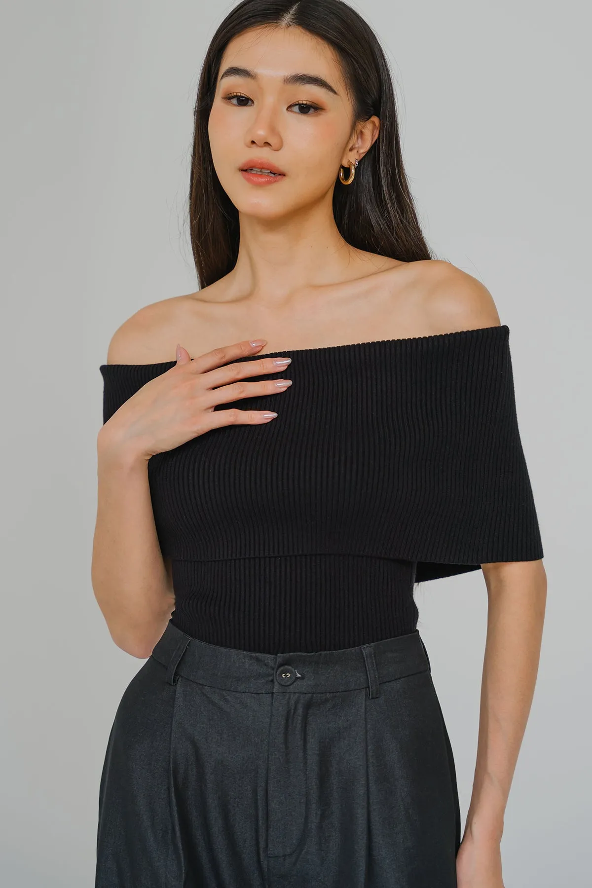 An Afternoon Off-Shoulder Top (Black)