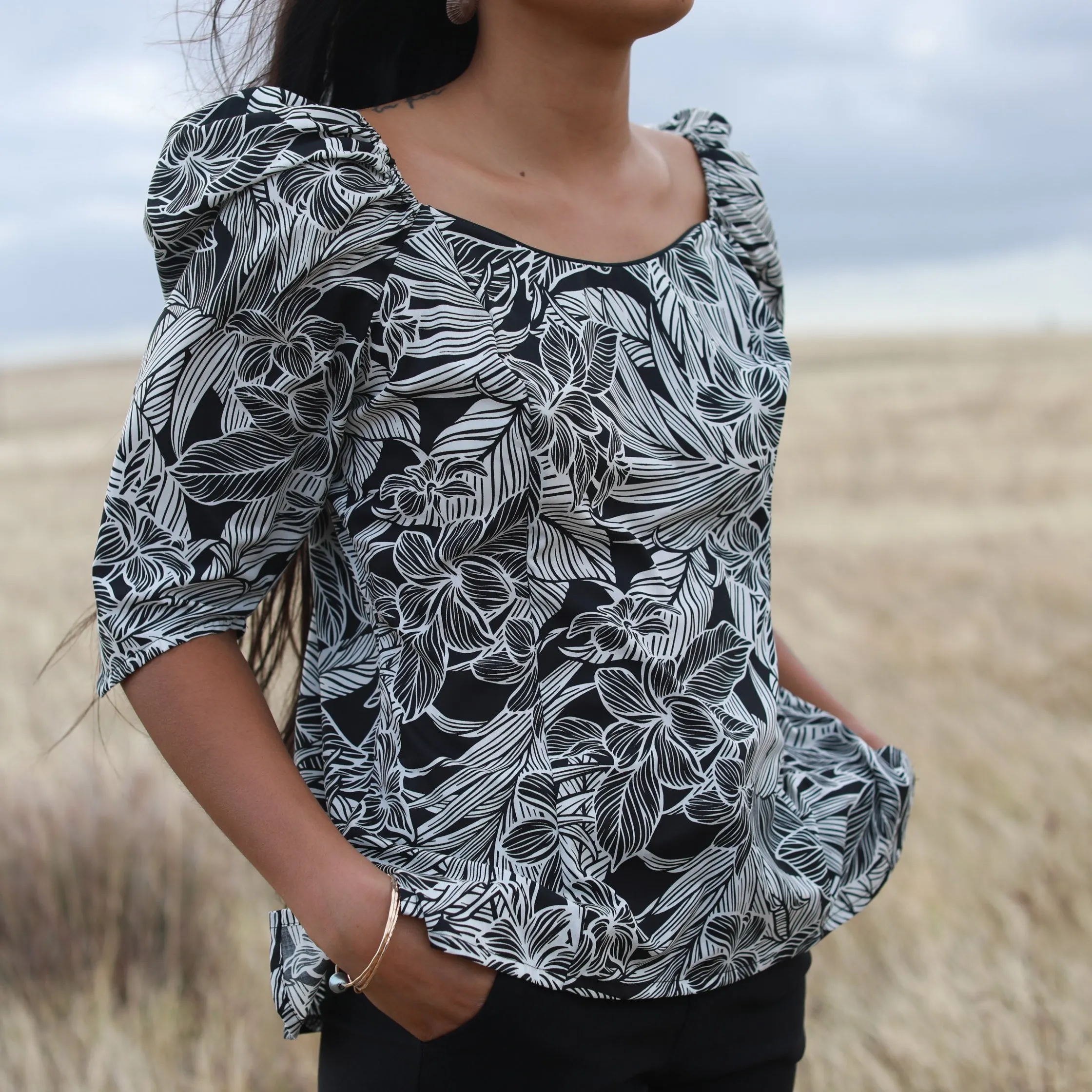 Elegant Hawaiian Print Half Sleeve Blouse Top | Black & Gray Plumeria - 286B