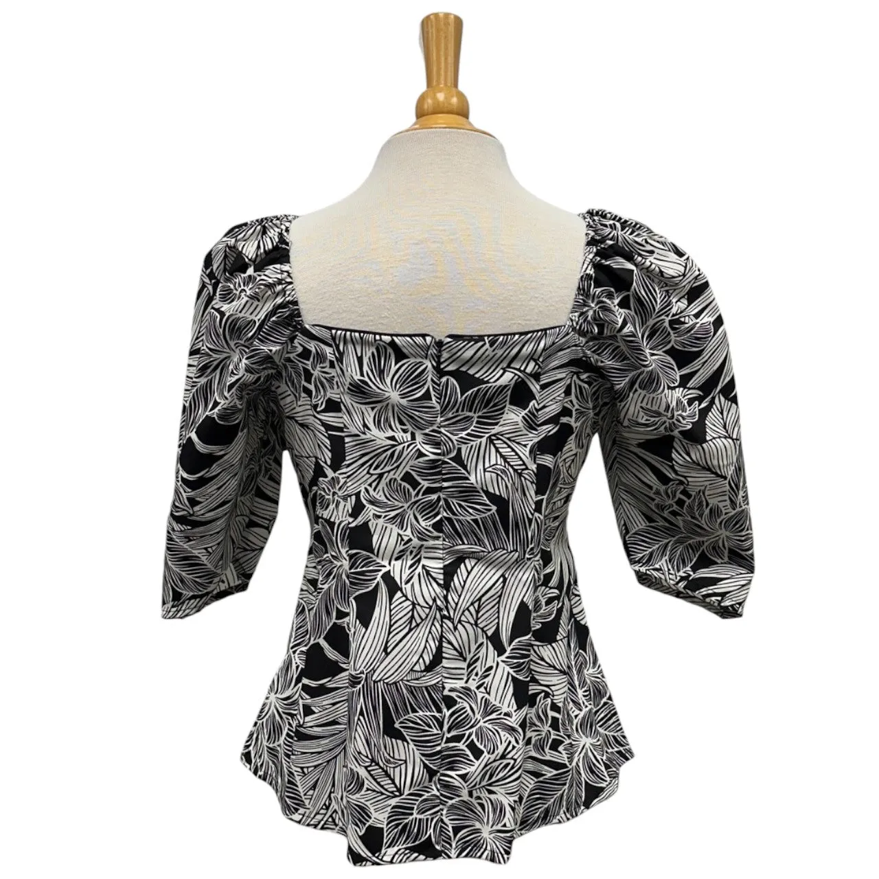 Elegant Hawaiian Print Half Sleeve Blouse Top | Black & Gray Plumeria - 286B