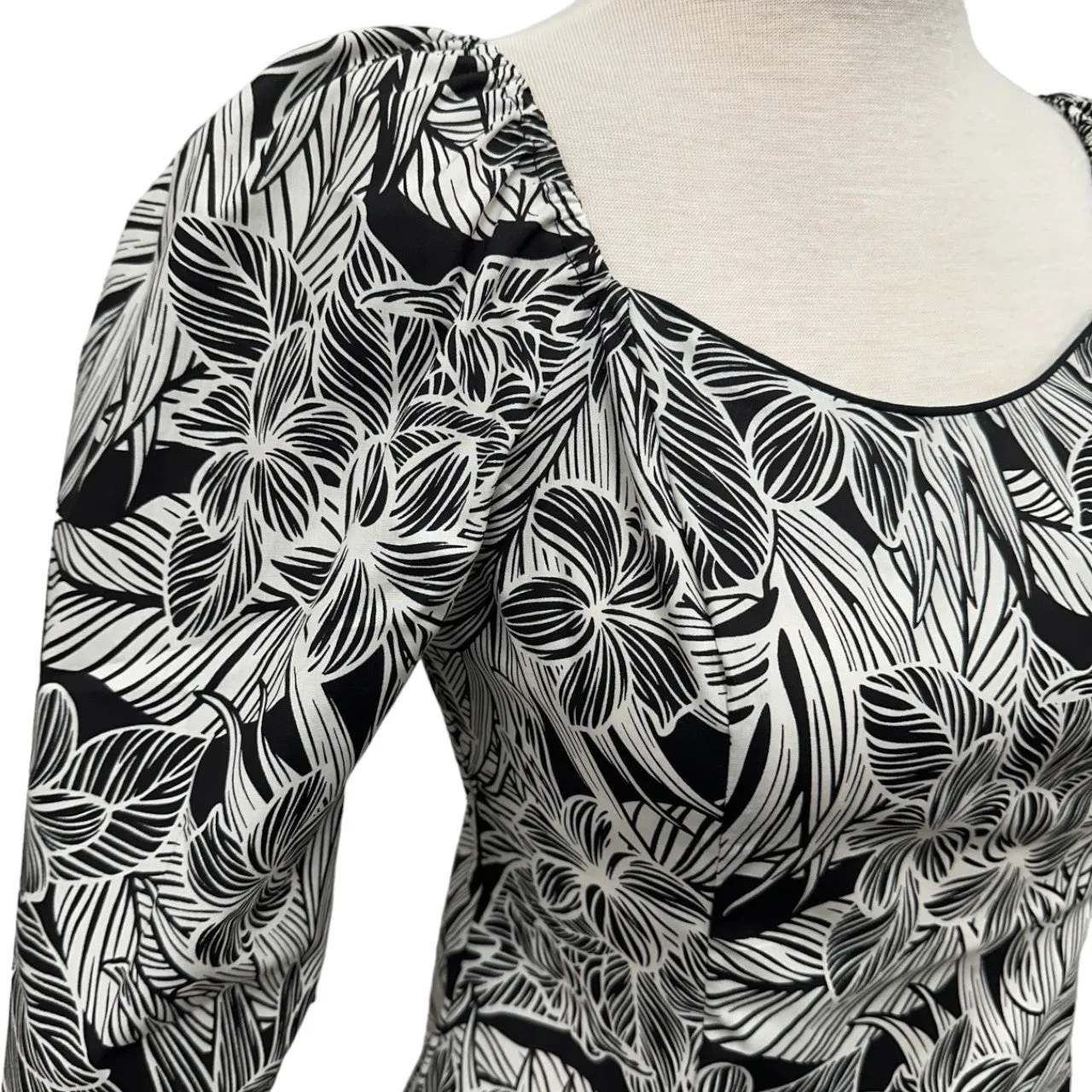 Elegant Hawaiian Print Half Sleeve Blouse Top | Black & Gray Plumeria - 286B