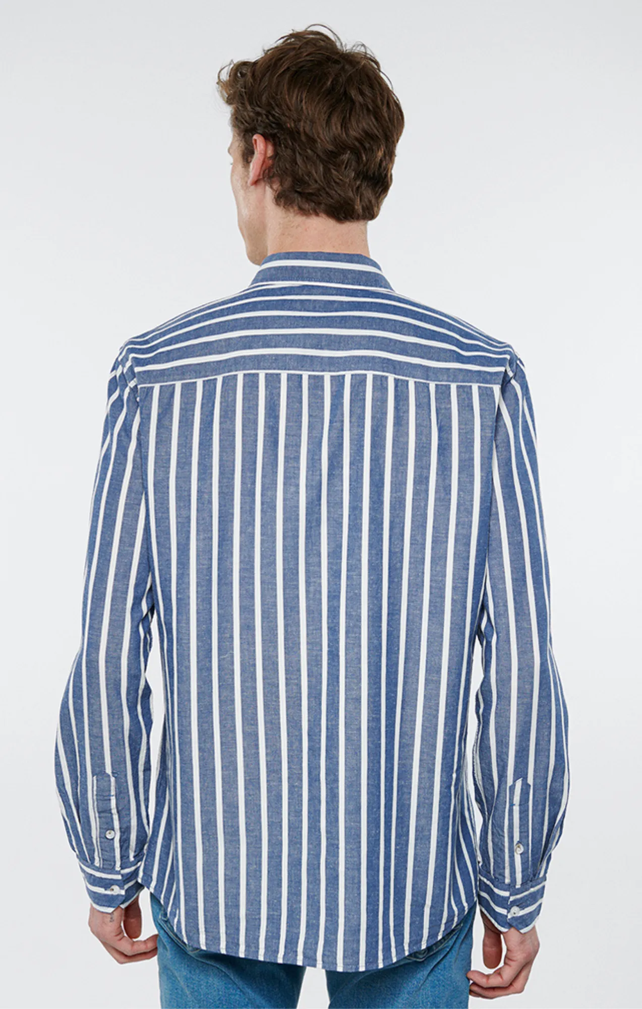 STRIPED BUTTON-UP LONG SLEEVE SHIRT IN WHITE DARK DENIM STRIPE