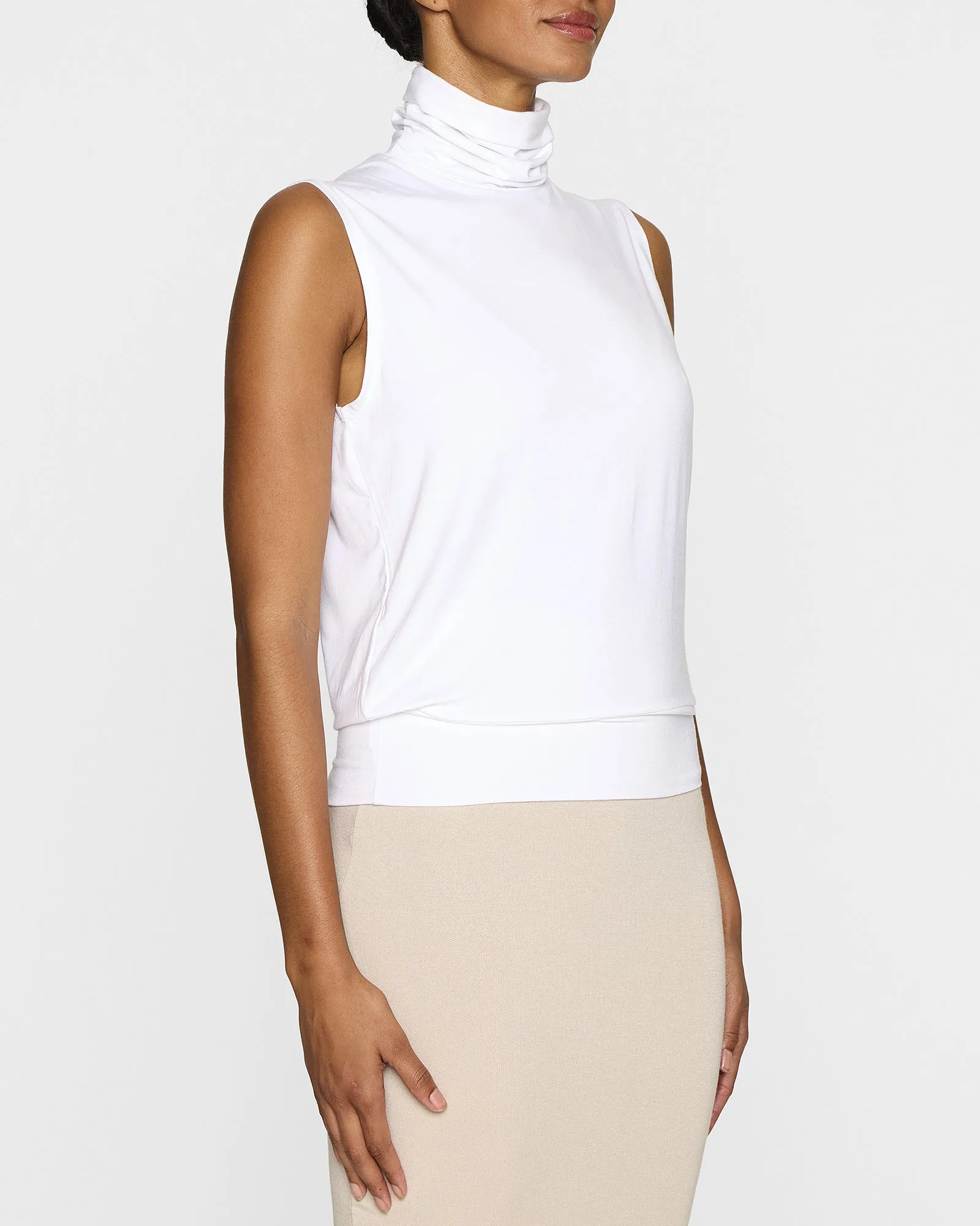 The Sleeveless Turtleneck LITE