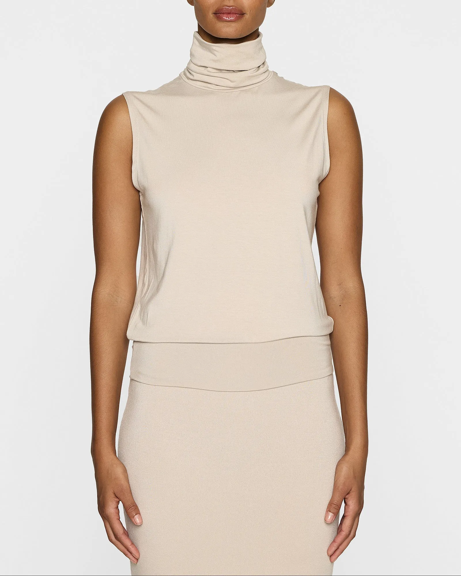 The Sleeveless Turtleneck LITE