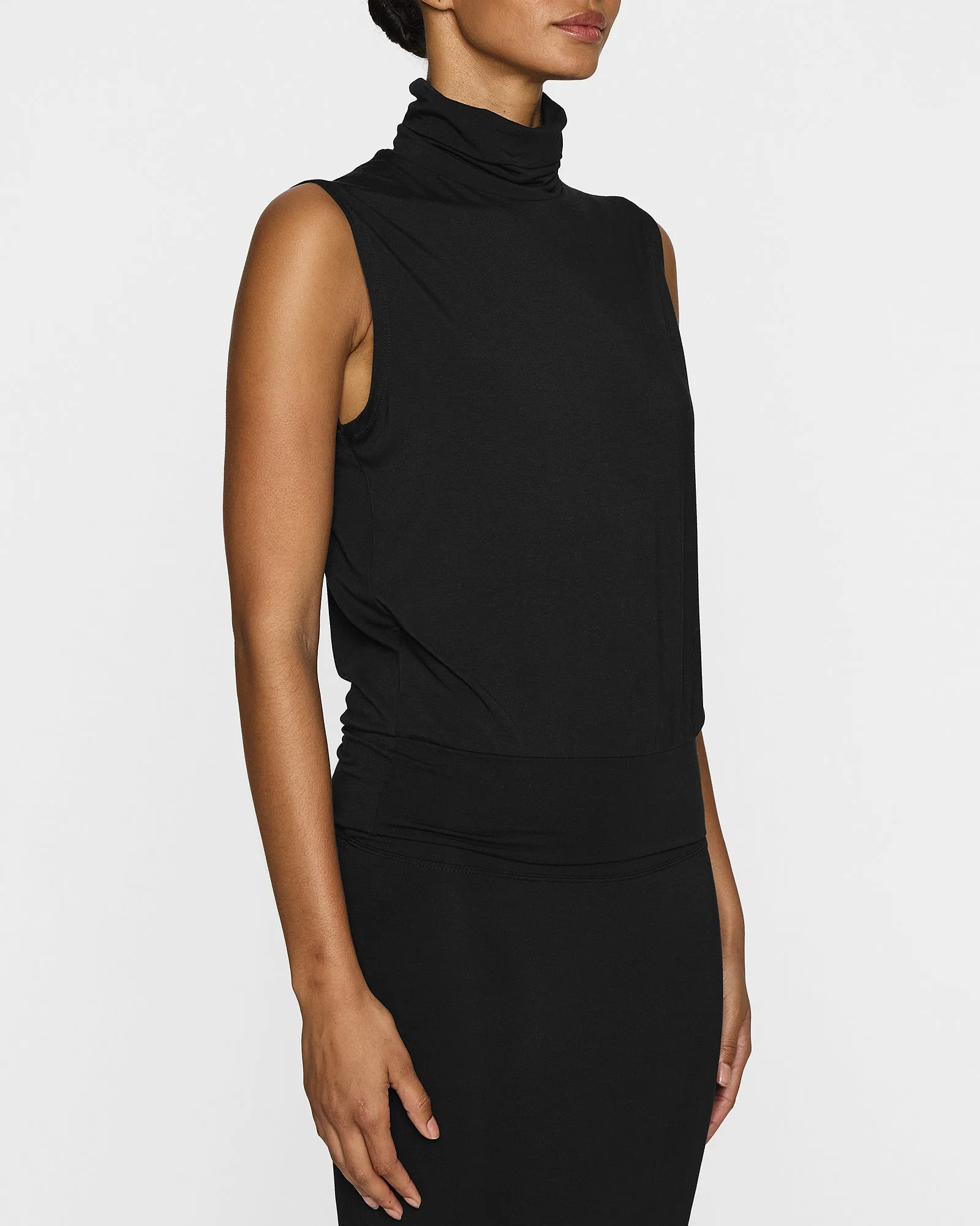 The Sleeveless Turtleneck LITE