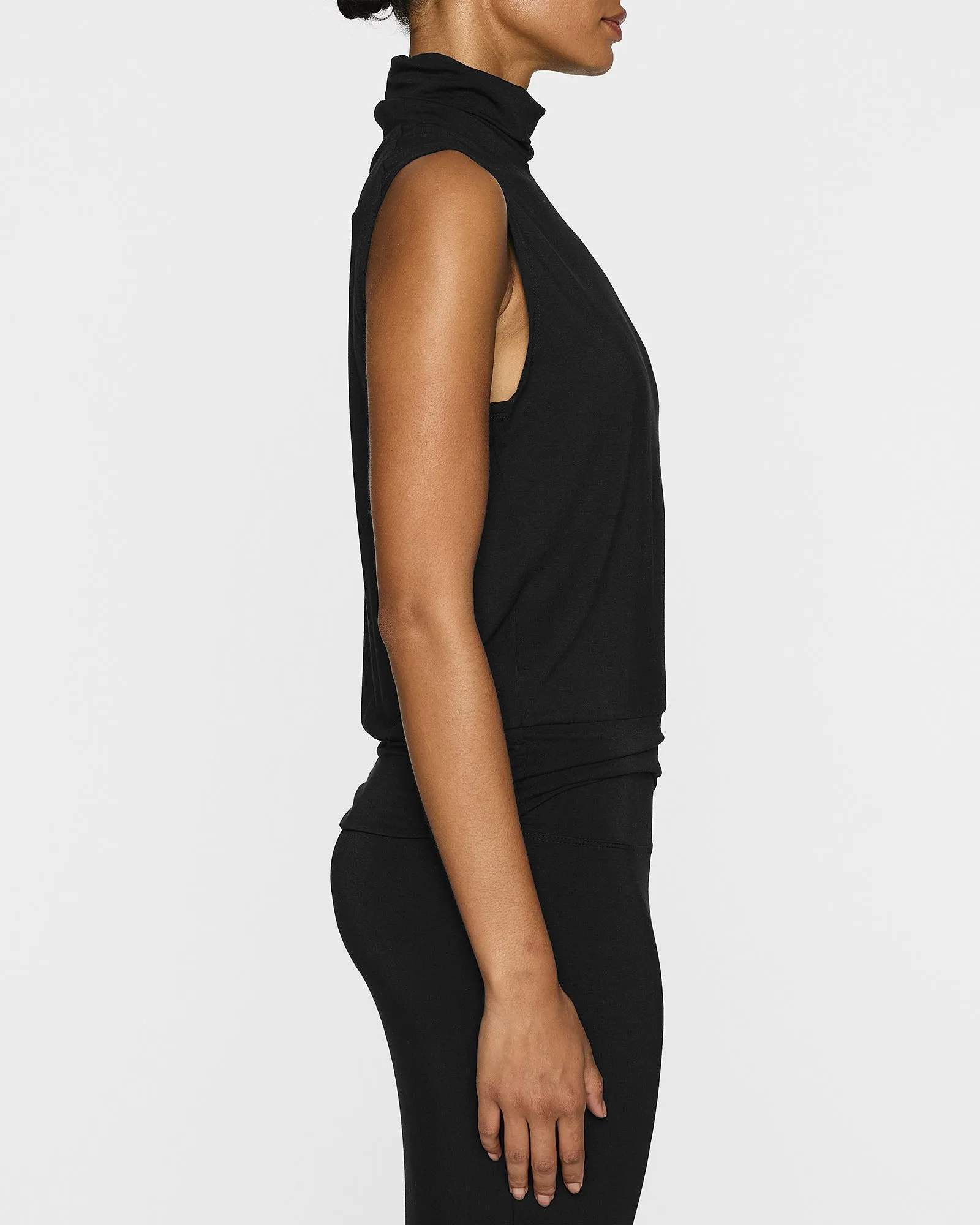 The Sleeveless Turtleneck LITE