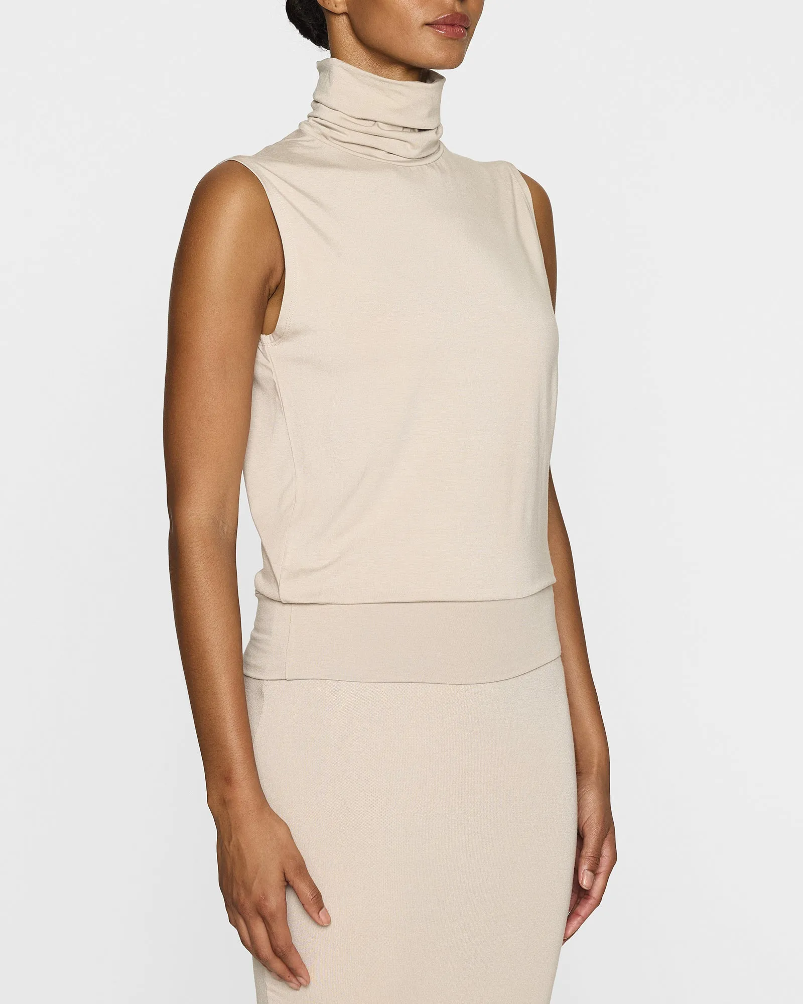 The Sleeveless Turtleneck LITE