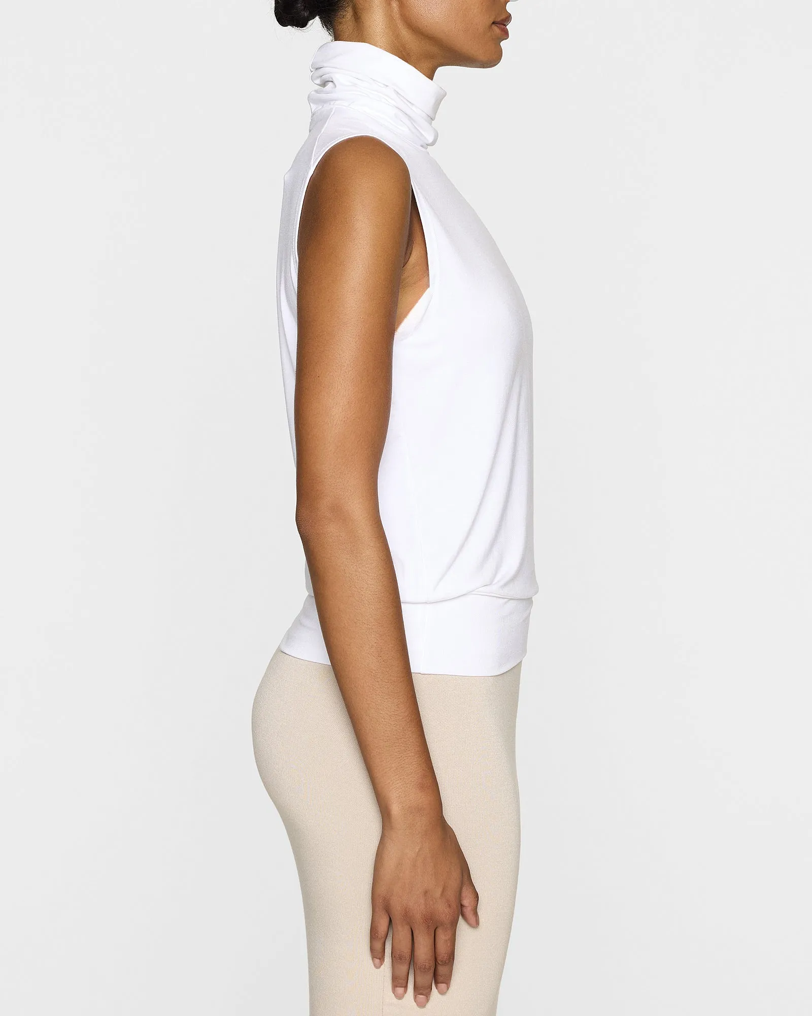 The Sleeveless Turtleneck LITE