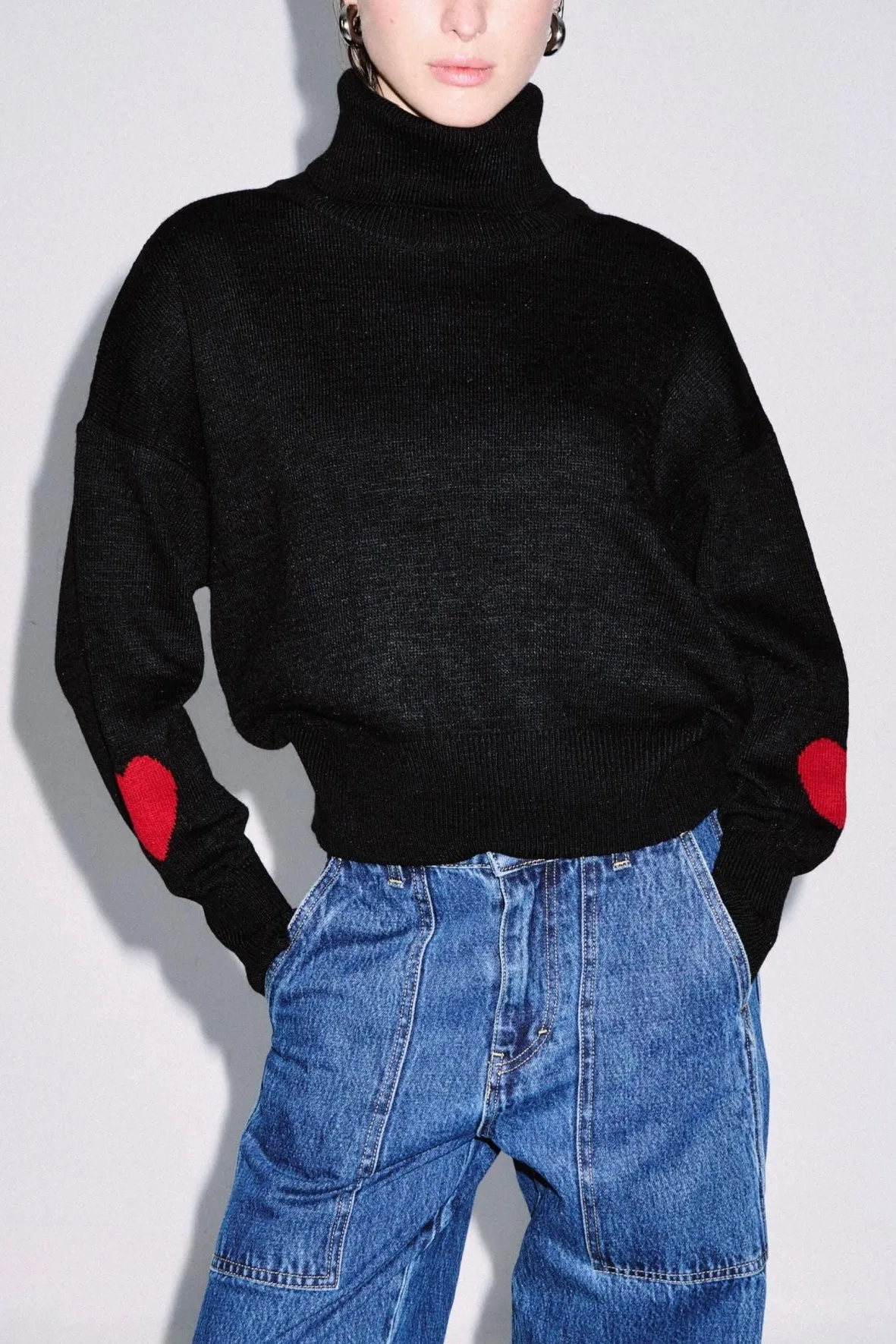 TURTLENECK PULLOVER "HEARTS" BLACK