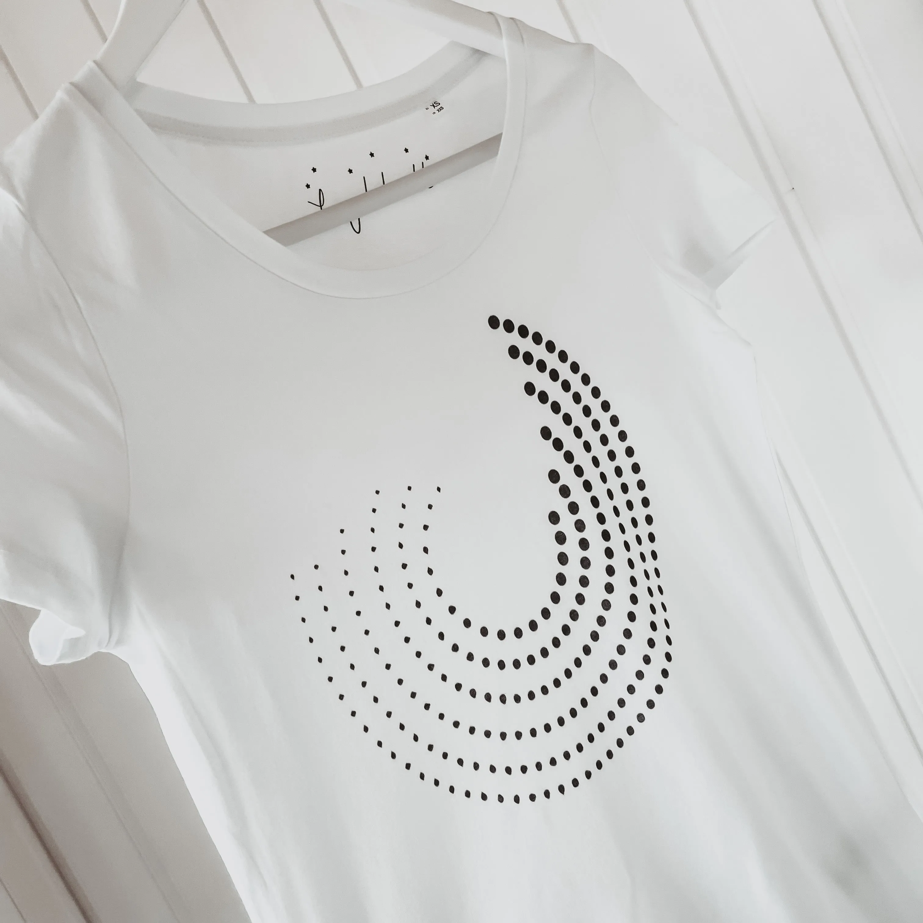 White black DOTS tee