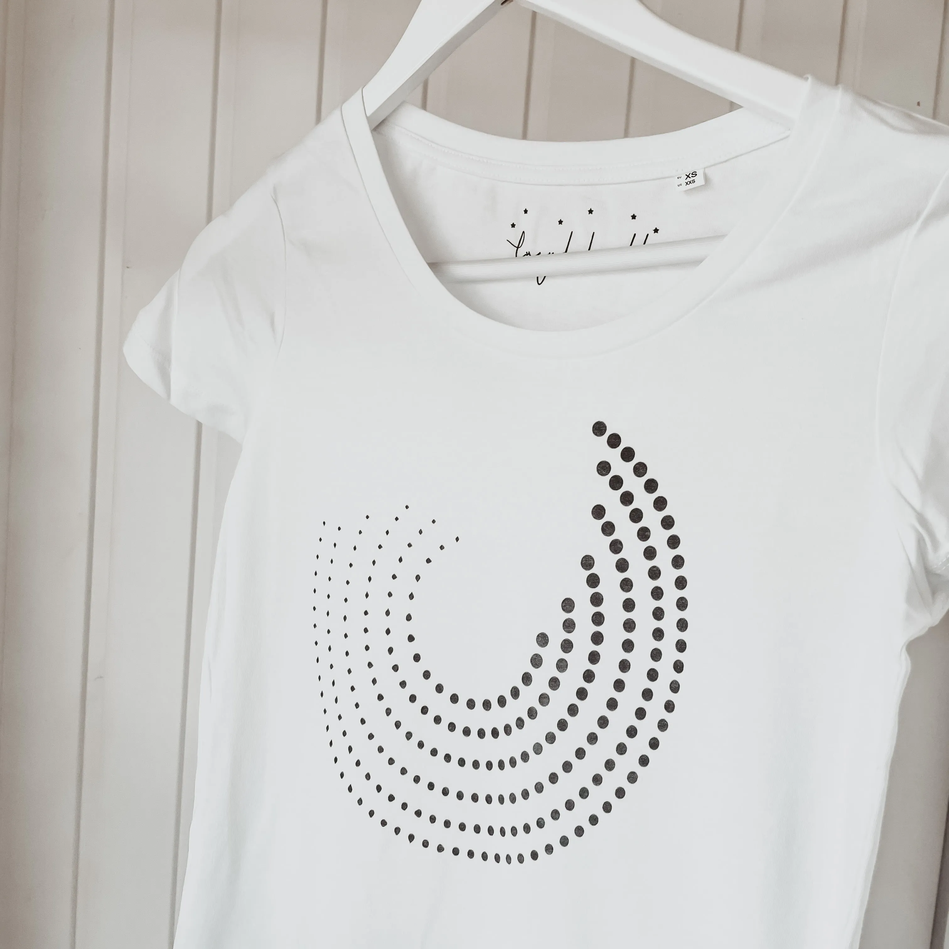 White black DOTS tee