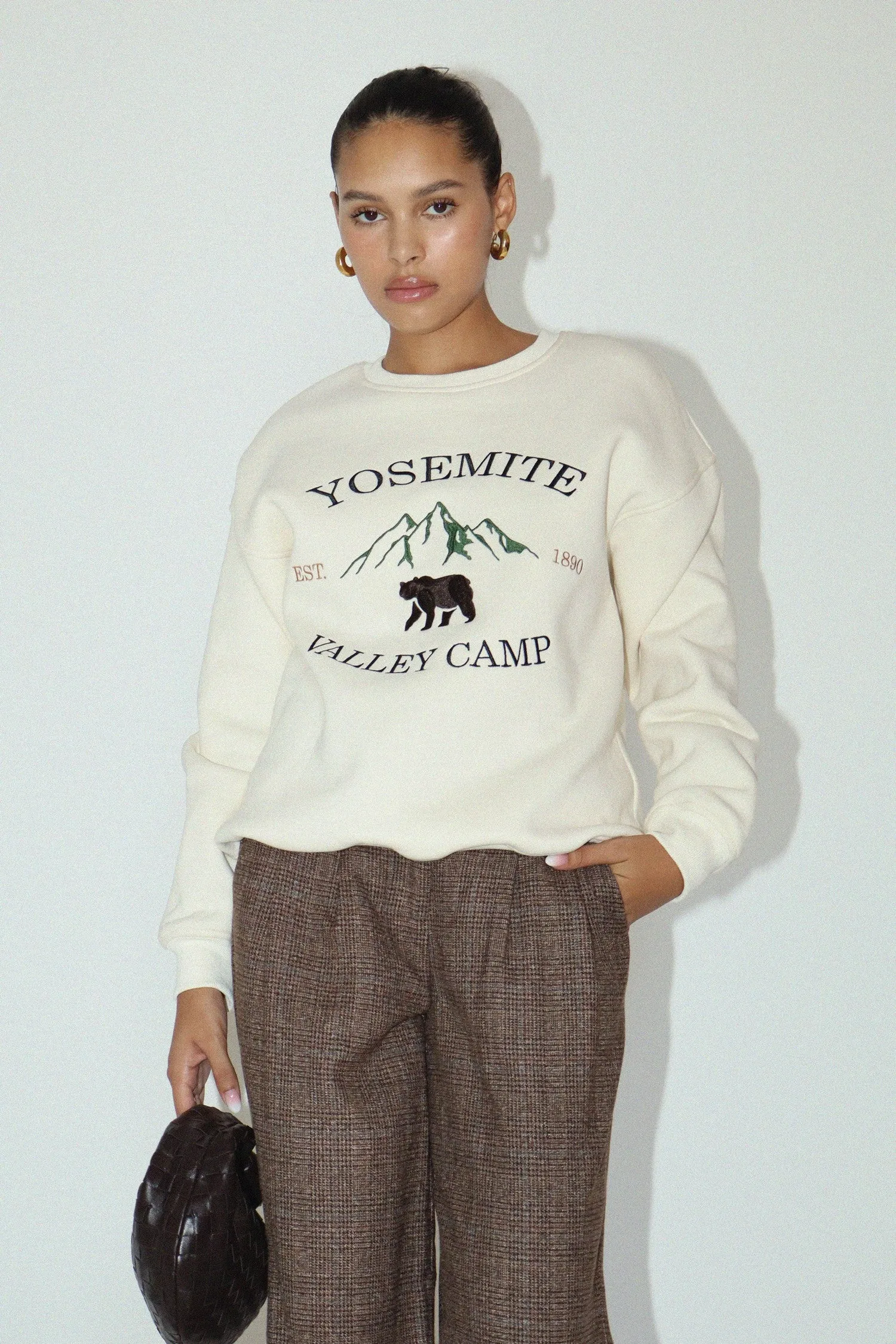 Yosemite Embroidery Pullover Cream